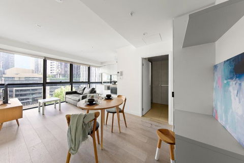 A Comfy 2BR Apt Next To QV & Melbourne Central - Tourism Search 3