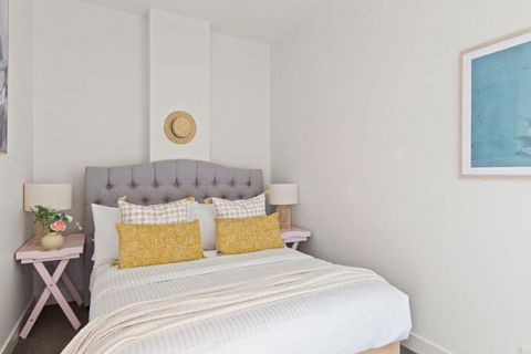 A Cozy 2BR Apt On Collins Near Flinders Station - Tourism Search 3