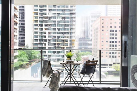 A Cozy 2BR Apt Opposite Southern Cross Station - Tourism Search 1