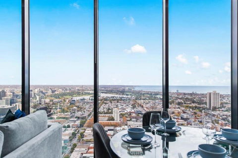A Lux 2BR Apt With Panoramic Views, FREE Parking - Tourism Search 4