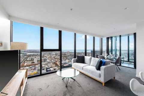 A Lux 2BR Apt With Panoramic Views, FREE Parking - Tourism Search 0