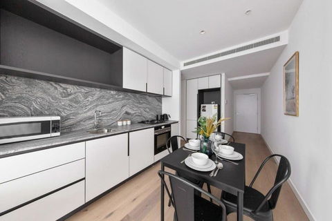 A Lux & Modern Apt Next To Southern Cross Station - Tourism Search 0