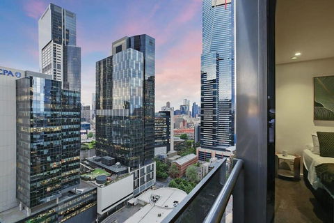 A Modern 2BR Apt With City Views FREE Parking - Tourism Search 1