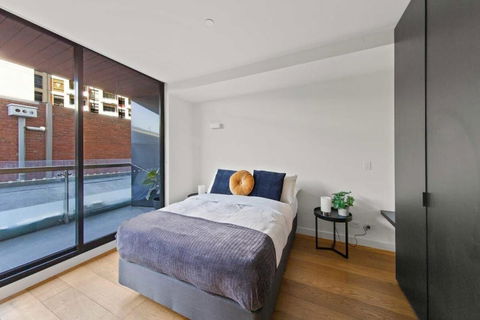 A Modern & Spacious 2BR Apt Near Melbourne Uni - Tourism Search 0
