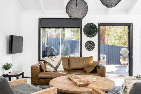A Perfect Stay - Black Star - Tourism Search 2