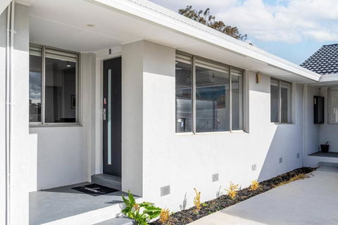 A Private Hideaway With Large Backyard And CarParks - Tourism Search 2