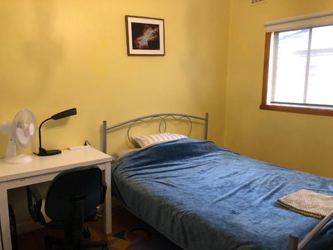 A Single Room Near The Railway Station - Tourism Search 0