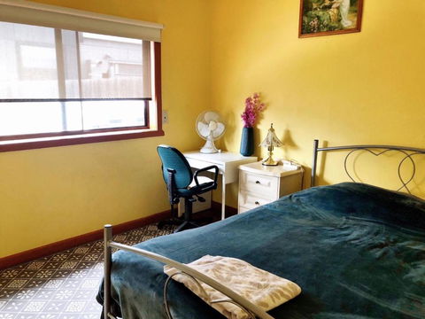 A Single Room Near The Railway Station - Tourism Search 4