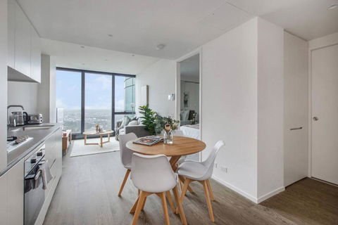 A Sky-high Metropolis Retreat Near The CBD - Tourism Search 1