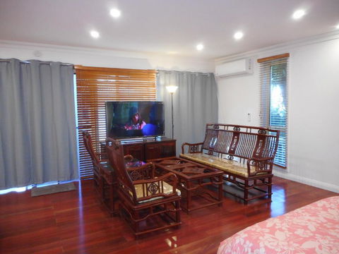 A Spacious Holiday Suite - Tourism Search 0