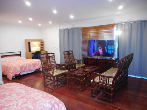 A Spacious Holiday Suite - Tourism Search 3
