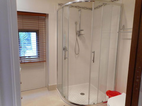 A Spacious Holiday Suite - Tourism Search 1