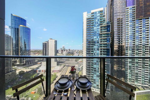A Stylish 2BR Apt With City Views In Southbank - Tourism Search 0