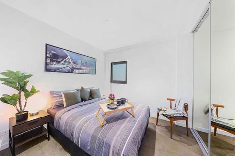 A Stylish 2BR Apt With City Views In Southbank - Tourism Search 4