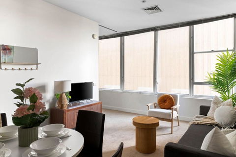 A Stylish & Central 2BR Apt Near Flinders Station - Tourism Search 2