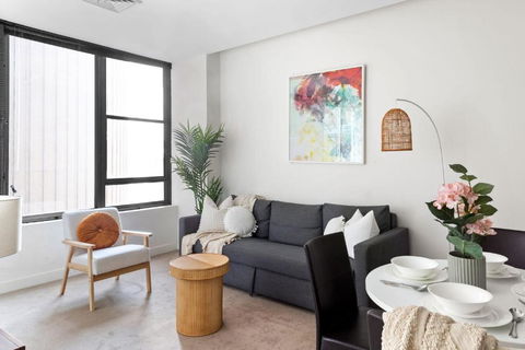 A Stylish & Central 2BR Apt Near Flinders Station - Tourism Search 1