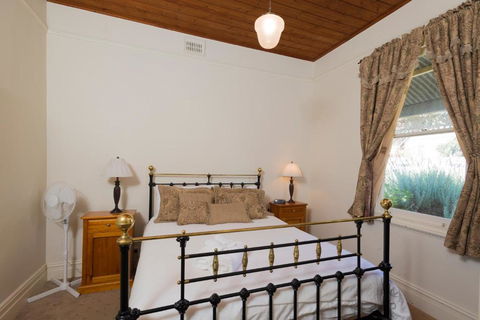 Abaleen House - Tourism Search 1