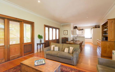 Abaleen House - Tourism Search 3
