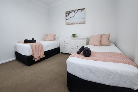 Abode On Market In The Heart Of Woolgoolga - Tourism Search 3