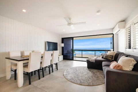 Absolute Beach Front Renovated 3 Bdrm 2 Bath App - Tourism Search 4
