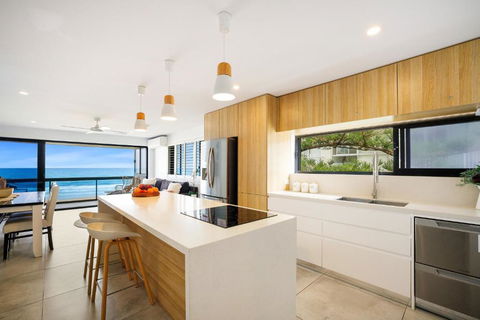 Absolute Beach Front Renovated 3 Bdrm 2 Bath App - Tourism Search 2