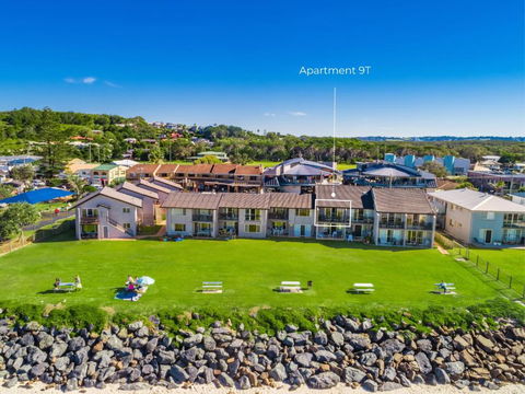 Absolute Beachfront Apartment 9T - Tourism Search 3