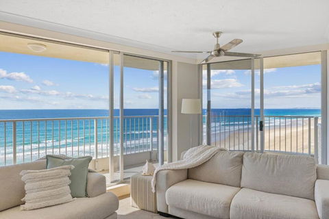 Absolute Beachfront Apartment - Tourism Search 0