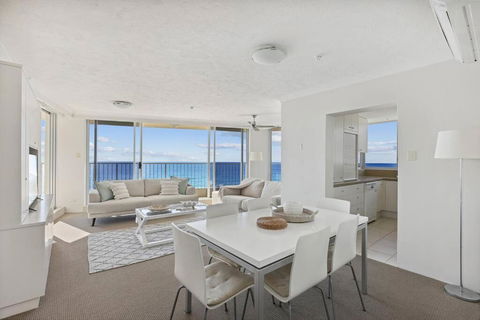 Absolute Beachfront Apartment - Tourism Search 3