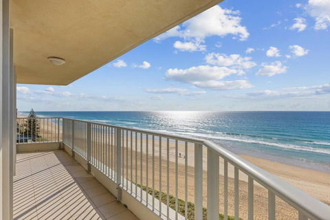 Absolute Beachfront Apartment - Tourism Search 4