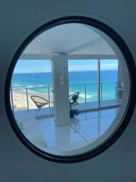 Absolute Beachfront Central Surfers Paradise - Tourism Search 1