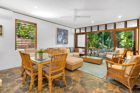 Absolute Beachfront, Heart Of Port Douglas - 24 S - Tourism Search 0