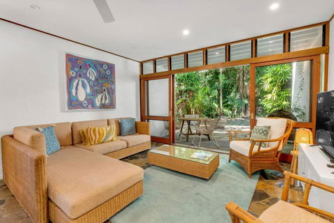 Absolute Beachfront, Heart Of Port Douglas - 24 S - Tourism Search 1