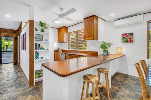 Absolute Beachfront, Heart Of Port Douglas - 24 S - Tourism Search 2