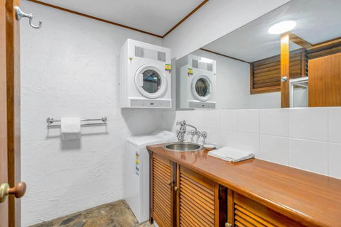Absolute Beachfront, Heart Of Port Douglas - 24 S - Tourism Search 4