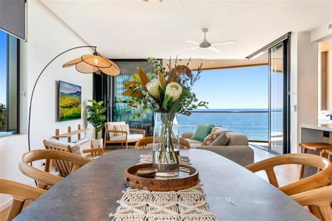 Absolute Beachfront Luxury Apartment - Tourism Search 1