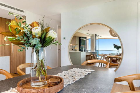 Absolute Beachfront Luxury Apartment - Tourism Search 4