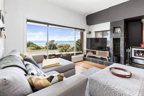 Absolute Beachfront Views Apollo Bay - Tourism Search 0