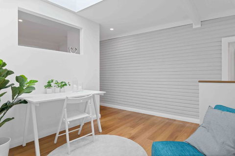 Absolute Foreshore Lakeside Cottage - Tourism Search 2