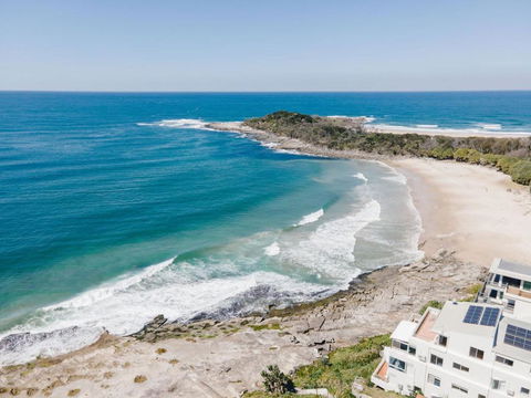 Absolute Oceanfront Yamba - Oceanstays - Tourism Search 1
