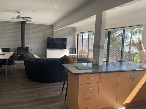 Absolute Waterfront At Woodlands - Tourism Search 4