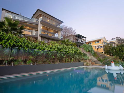 Absolute Waterfront Lakehouse Fishing Point Waterfront Pool Jetty - Tourism Search 0