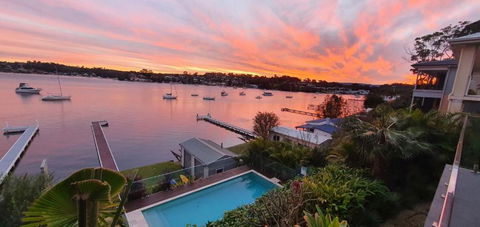 Absolute Waterfront Lakehouse Fishing Point Waterfront Pool Jetty - Tourism Search 1