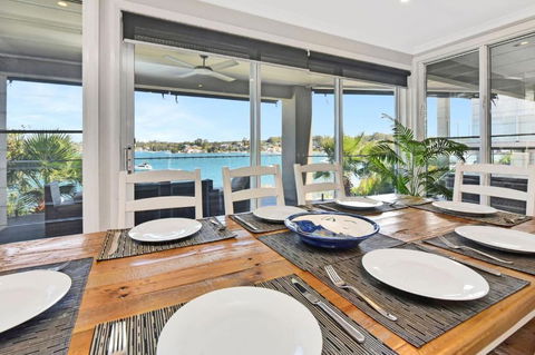 Absolute Waterfront Lakehouse Fishing Point Waterfront Pool Jetty - Tourism Search 4