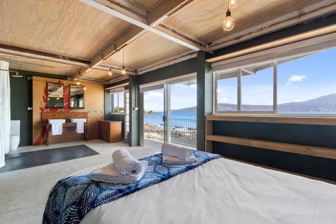 Absolute Waterfront Only 15 Minutes From Hobart - Tourism Search 1