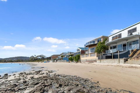 Absolute Waterfront Only 15 Minutes From Hobart - Tourism Search 0