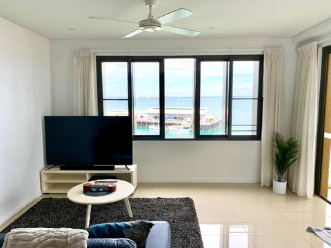 Absolute Waterfront - Tropical Oasis Over The Water - Tourism Search 2