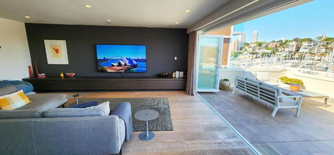 Absolute Waterfront With Oversized Private Terrace - Tourism Search 4