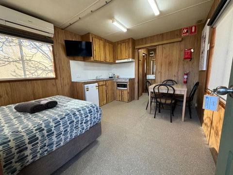 Acacia Caravan Park & Holiday Units - Tourism Search 4