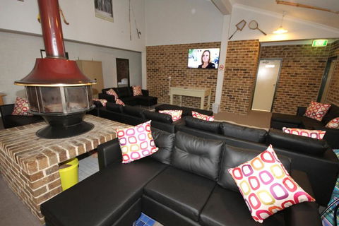 Acacia Snowy Motel - Tourism Search 3