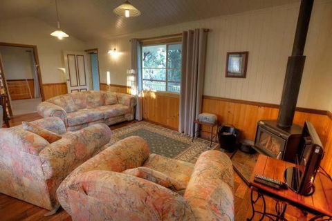 Accommodation Creek Cottages & Sundown View Suites - Tourism Search 4